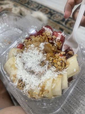 Açaí bowl. Nice and creamy and very very cold.