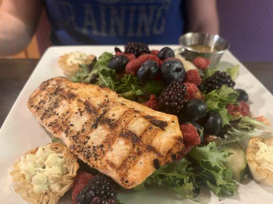 Seasonal fruit salad with grilled salmon