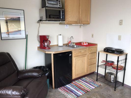 Homer, Alaska - Sea Lion Cove - SOUTH Studio - Includes: Cooking utensils, pots, pans, plate, toaster, Coffee maker  (very helpful items)