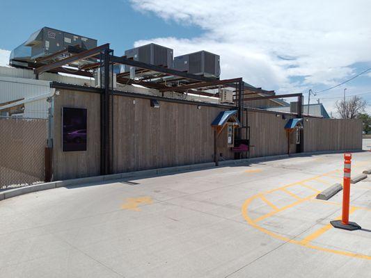 A photo of the Nature's of Garden City drive-thru, taken during the daytime.