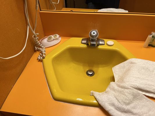 Cool retro sink