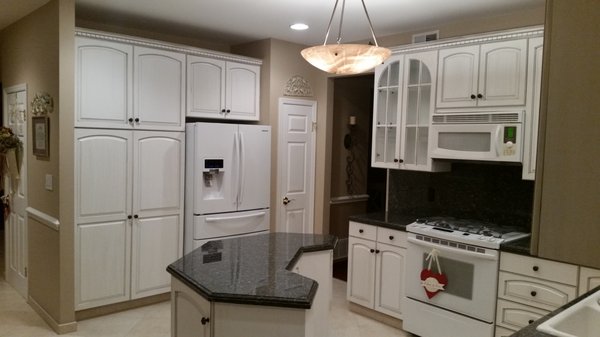 Painting kitchen cabinet white plus glaze