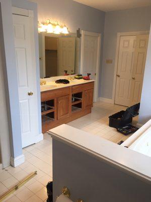 the bathroom before the remodel BASIC.