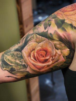 Beautiful Photo realistic rose full color, part of a full sleeve project. Done by LITOS. Check and FOLLOW his work @ LITOSART on Instagram.