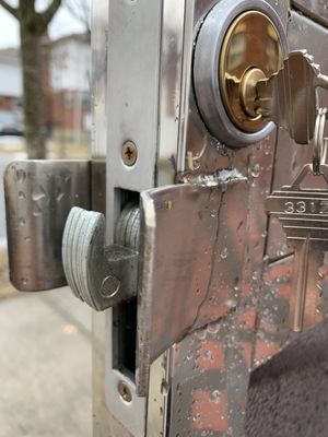 24 Hour Lockout Service Lock Change -Replace - Repair - Install - Fresh Meadows Best Locksmith (718)233-1144 And Get 15% Off