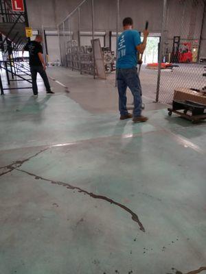 Proyecto de limpieza y pintura en Warehouse