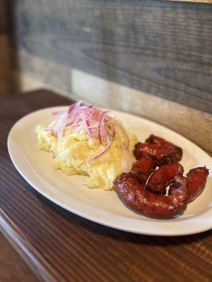 Breakfast/ huevos / longaniza