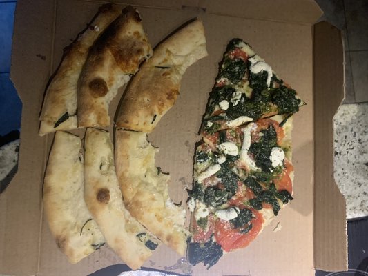 Spinach pizza w/tomatoes