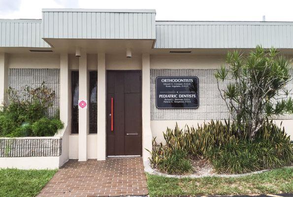 Pembroke Pines pediatric dental office exterior