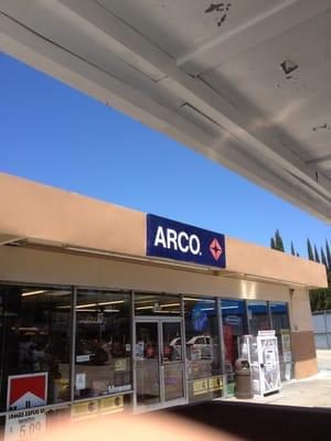 Woodland Hills Arco