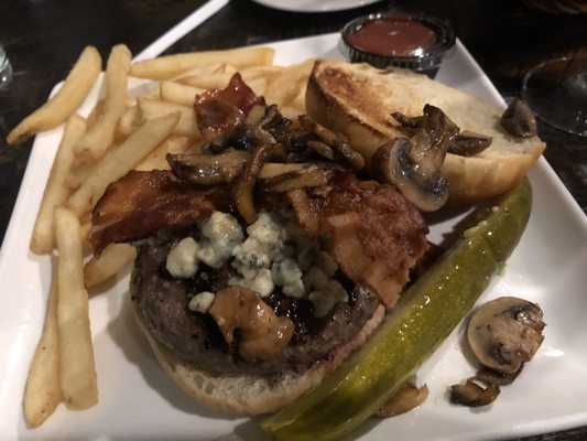 Built it myself! Blue cheese, bacon, mushrooms