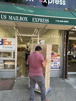 Front side of store for US Mailbox Express Inc