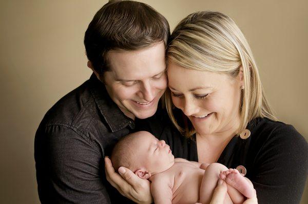 Newborn family photography by Dancing Light Photo Studios