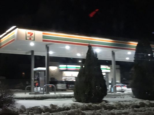 The front of 7-11.