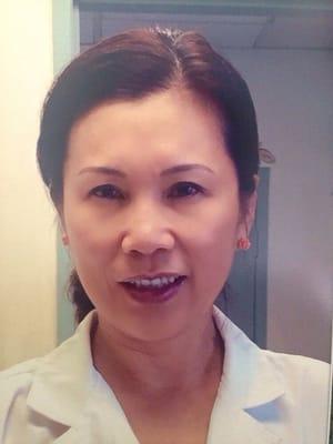 Acupuncture doctor Lijun Zheng