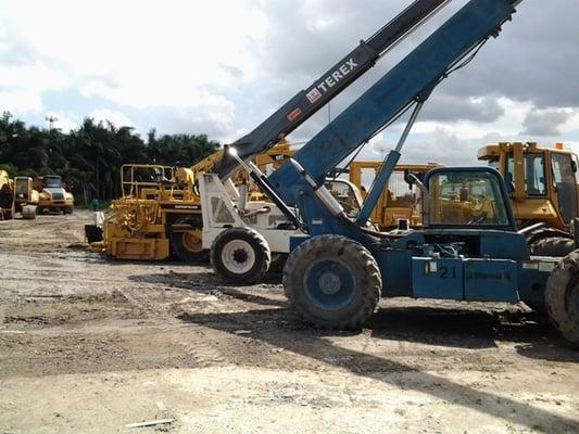 Telehandler 24 feet reach 7000 lbs or 36 feet reach 6000 lb are available for rent or sale , subject to prior sale or rent.