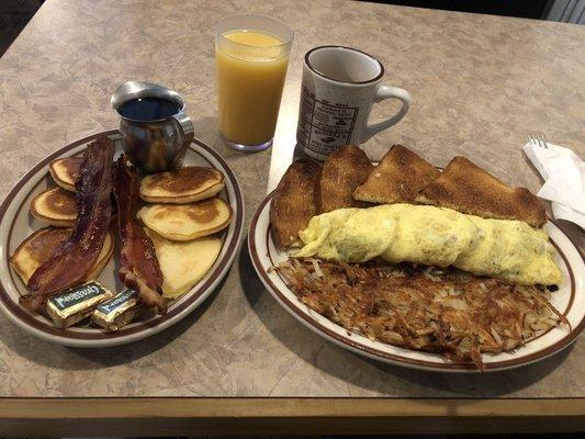 Momlet with hashbrowns and toast, silver dollar pancakes with bacon on the side. Coffee and Orange Juice