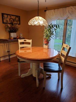 Comfortable dining area for two, tiffany lamp lighting.