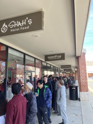 Exterior with long line for free platter