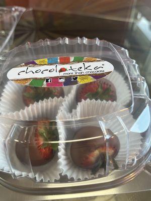 Chocolate covered strawberries (thick cover)