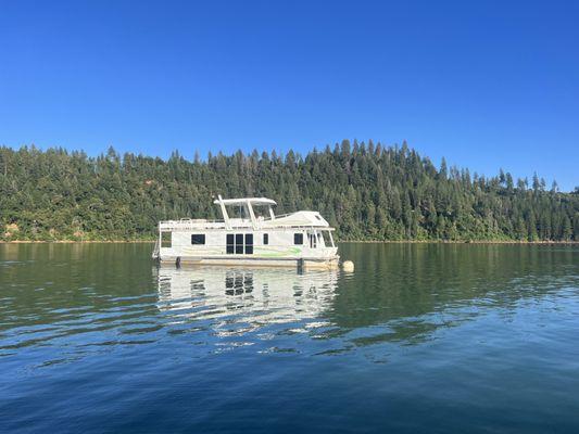 I will never rent this boat The Emerald again! Nothing works. The AC sputters and turns off and when it is 90 degrees out