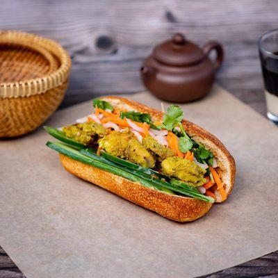 Turmeric and lemongrass grilled chicken bánh mì