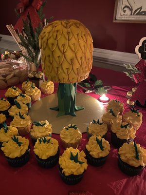 Pineapple upside down cake with cupcakes