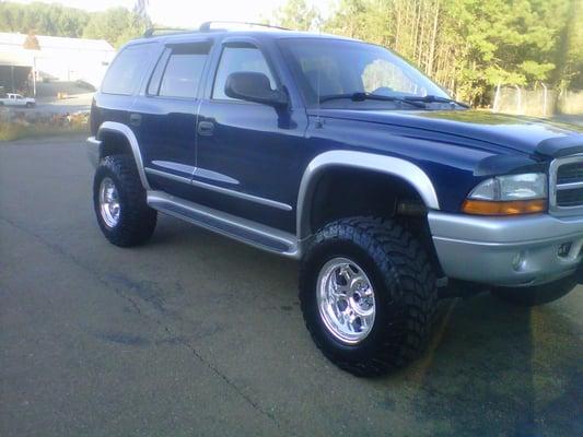 Lift kit on a Durango! Looks Great With those big wheels and tires!