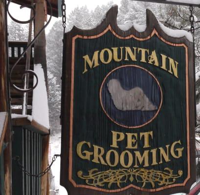 Mountain Pet Grooming is a small specialty shop located near the light in the heart of historic downtown Evergreen.