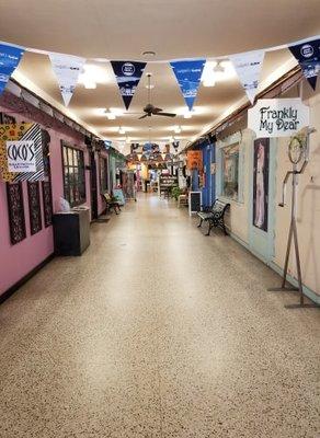 Hallway to the threadneedle mall