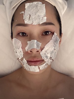 白金换肤 those are really platinum applied on my skin. My skin looked fresh and radiant after.