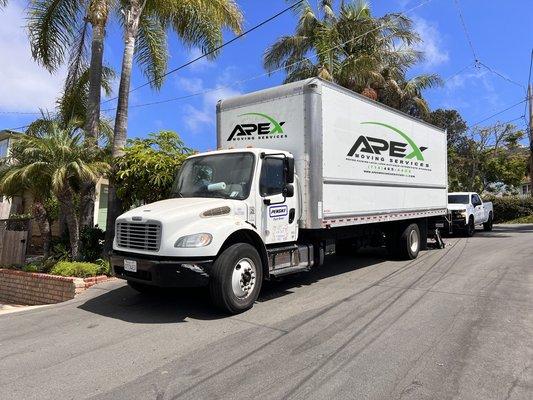 Fully equipped 26ft trucks with lift gates