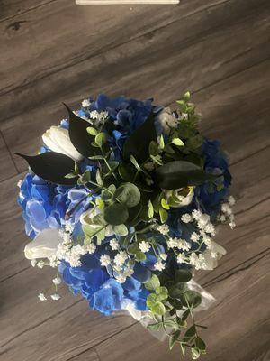 My bouquet was absolutely beautiful and perfect! I told Erin exactly what I wanted and she did it beautifully. Thank you