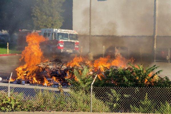 🔥🚒Garbage fire at Sharks Ice (8/16/19)🔥🚒