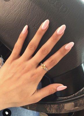 Shape I actually asked for and kept requesting but the tech did what she wanted ‍instead! My nails do not look this shape!