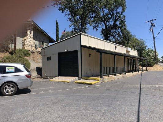 A commercial building that needs a FLAG DANGLE®