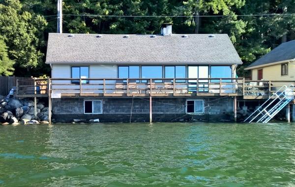 Waterfront Vacation Rental Home at Hood Canal just 90 minutes from Seattle