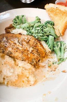 Blackened red fish with cheese grits