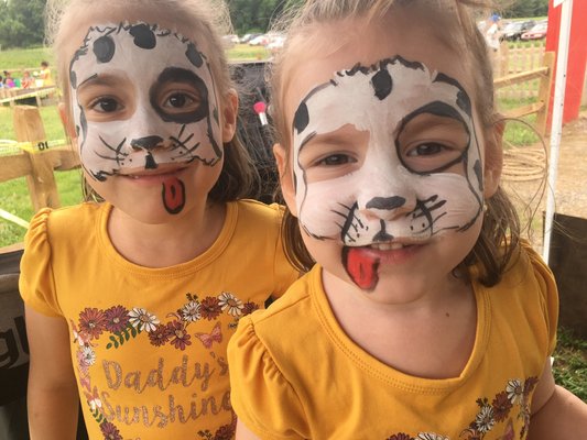 Adorable sisters at the Valley Fruit & Vegatable 2021 Strawberry Festival