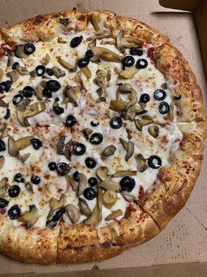 Build your own Loaded Round Pizza (stuffed crust pizza--added black olives and mushrooms).