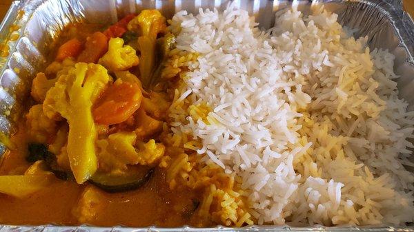 Vegetable curry ($10), vegan by default. Meh. Almost like a meal on an airplane.