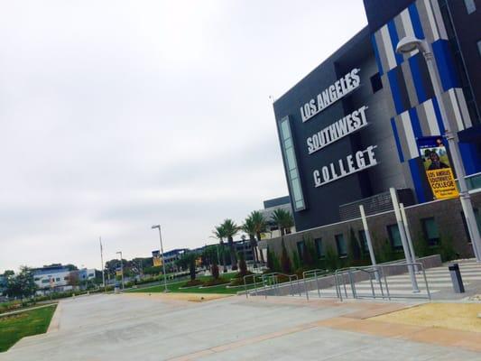 This is the picture of the school I am coming to. I love how friendly every is. It's way better compare to El Camino College.