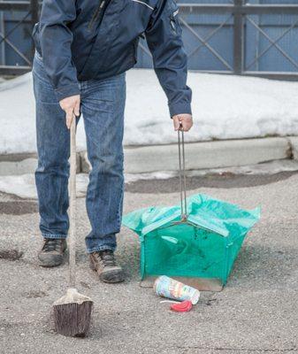 Parking lot litter pick and trash cleanup services for commerical properties.