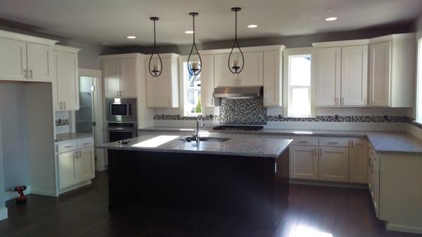 Edmond WA, JMC Cabinet Color Perimeter Dover with Island Color Midnight.