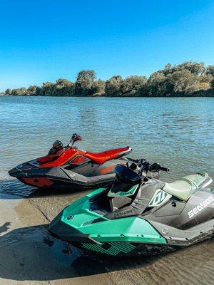 Enjoying the sacramento river on the seadoo spark jet skis