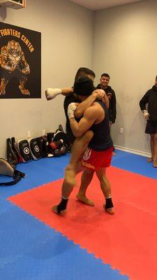 MMA FIGHTERS CENTER CLASSES FOR ADULTS, TEENAGERS & KIDS .
 EVERYONE IS WELCOME 
 BOX, KICKBOXING & MUAY THAI. 
 H.I.T CLASSES