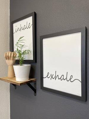 Inhale/exhale reminder in exercise room