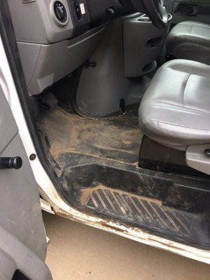 THIS IS HOW THE FLOOR BOARD LOOKED WHEN PICKING UP THE TRUCK FOR RENTAL.