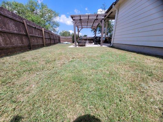 At FLC, we want to give your yard some TLC! Family owned business that wants to go the extra mile
to improve your yard space!