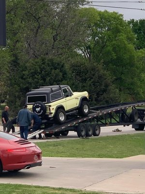 This Bronco slipping off the trailer bc the transporter didn't know what he was doing. Saved by Lavon Tire. So much damage prevented.